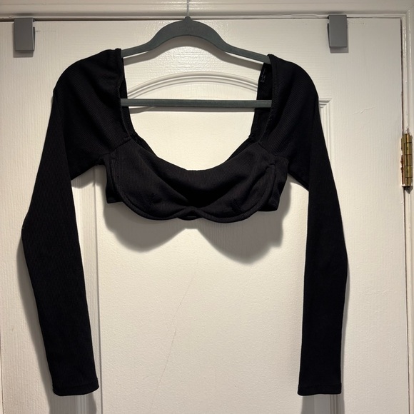 Princess Polly Tops - Princess Polly Black Long Sleeve Bra Top size 6